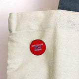 Épinglette - SMELLS LIKE SLUT IN HERE - Broche